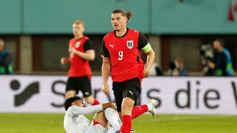 Austria fight back from early red card to beat Tunisia