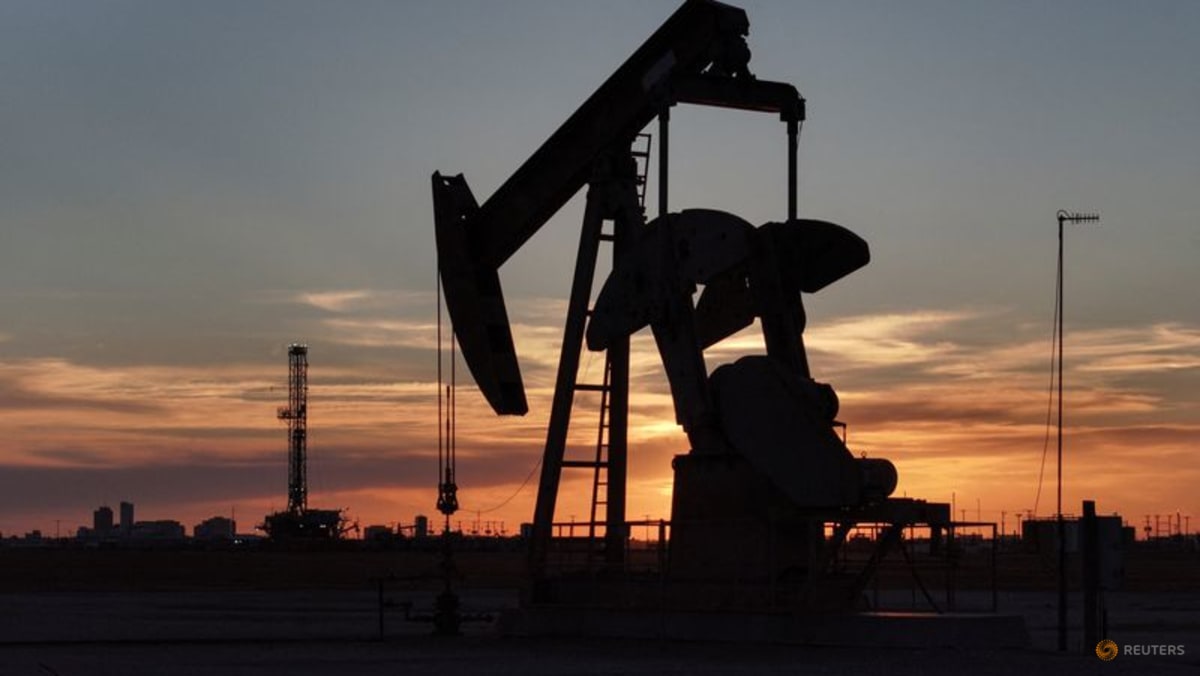 Oil prices fall 5% to two-week low on hopes for US-Iran conflict easing