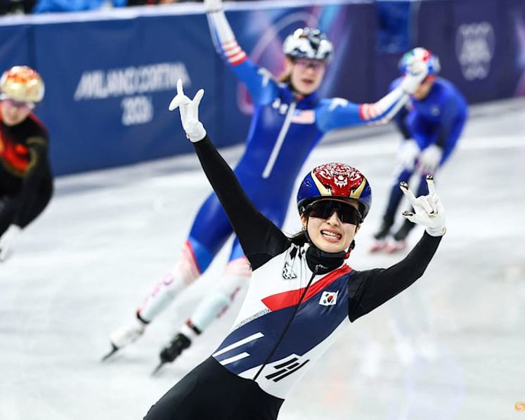 Short track-South Korea's Kim wins women's 1,500m, Fontana misses out on medal