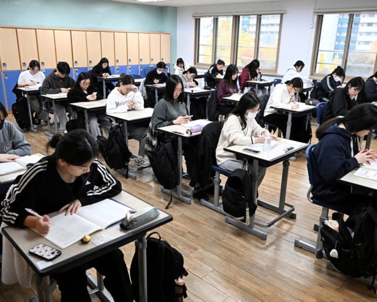 South Korea to ban mobile phones in school classrooms