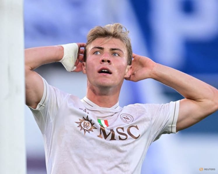 Napoli sign Hojlund from Man United after loan spell