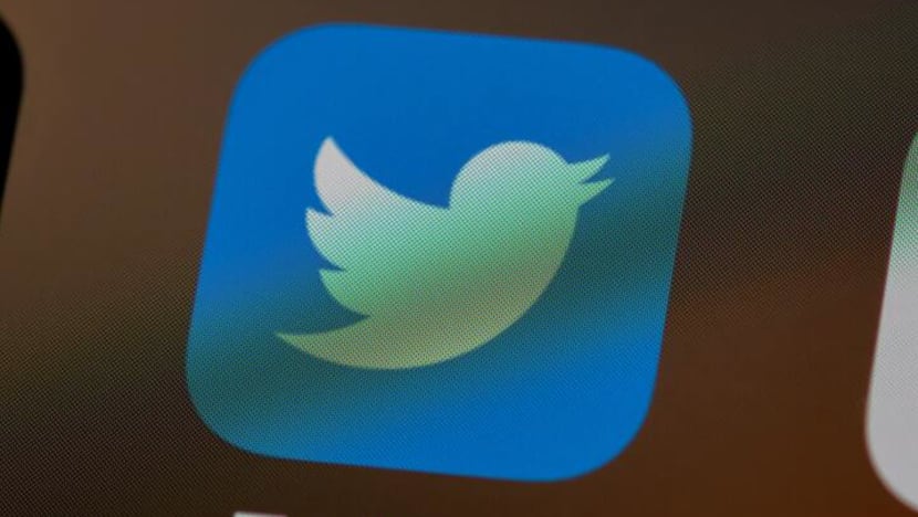 Man posed as woman on Twitter using girlfriend’s erotic photo, told sad stories to scam man of S$9,000