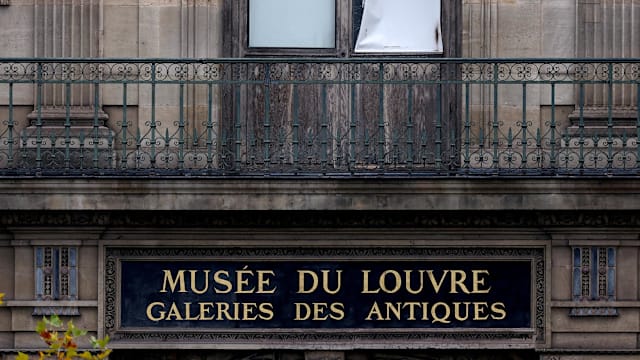 法国巴黎卢浮宫劫案 嫌犯凭30秒保安漏洞逃脱