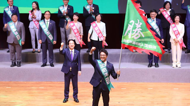 台北市长参选人沈伯洋提议设冲洗设施 遭嘲“在捷运站洗澡”