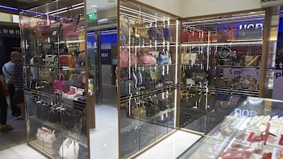 How To Tell If An Hermès or Chanel Bag Is The Real Deal