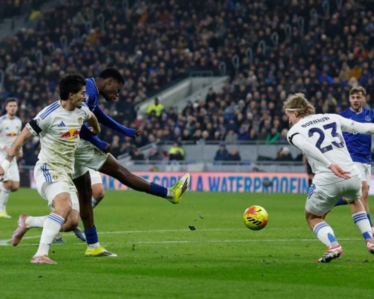 Barry rescues point for Everton in 1-1 home draw with Leeds