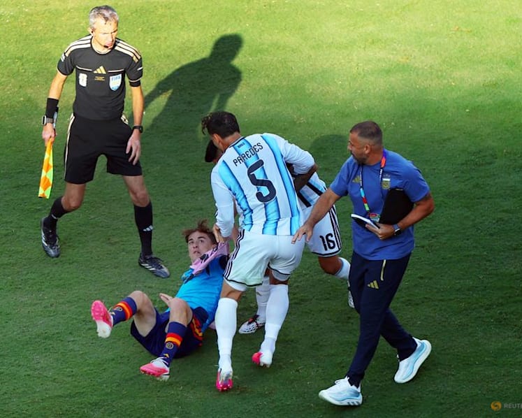 Tempers flare at end of Spain-Argentina World Cup final