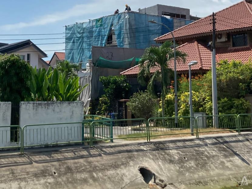 How construction workers, food delivery riders are keeping cool in sweltering Singapore 