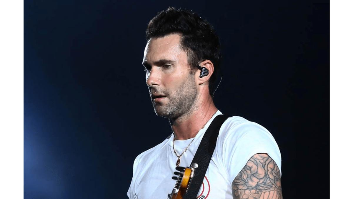 Maroon 5's Adam Levine delivers energetic Super Bowl halftime show 8days