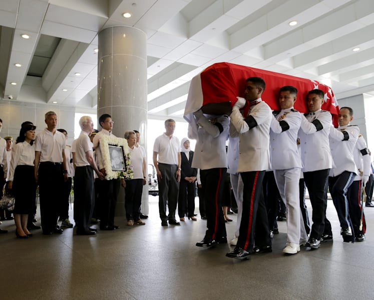 Loyal staff give Mr Lee Kuan Yew final send-off