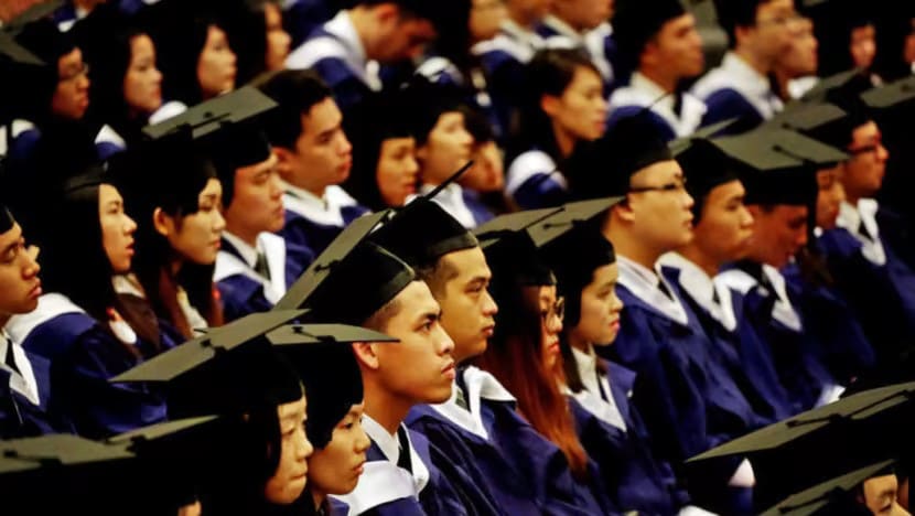 Long hunts, few replies: Singapore university graduates finding it tough in job market, CNA poll shows Long hunts, few replies: Singapore university graduates finding it tough in job market, CNA poll shows