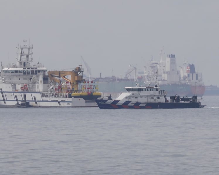 Two M’sian government vessels anchored in S’pore’s territorial waters off Tuas
