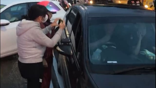 狮城车被指擦撞摩托车不道歉 双方私下和解