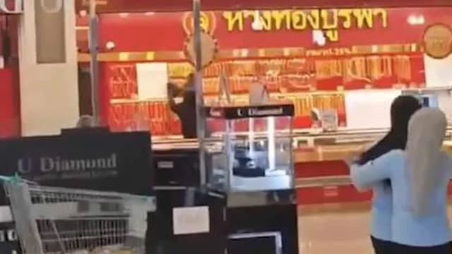 泰国合艾金店遭抢劫 嫌犯持锤扫走逾9万元金饰