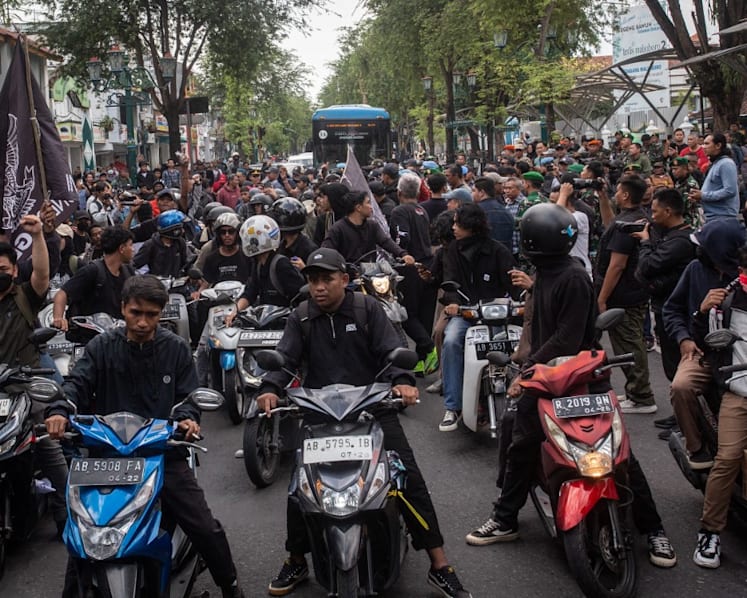 Thousands protest in Indonesia as military deployed in capital