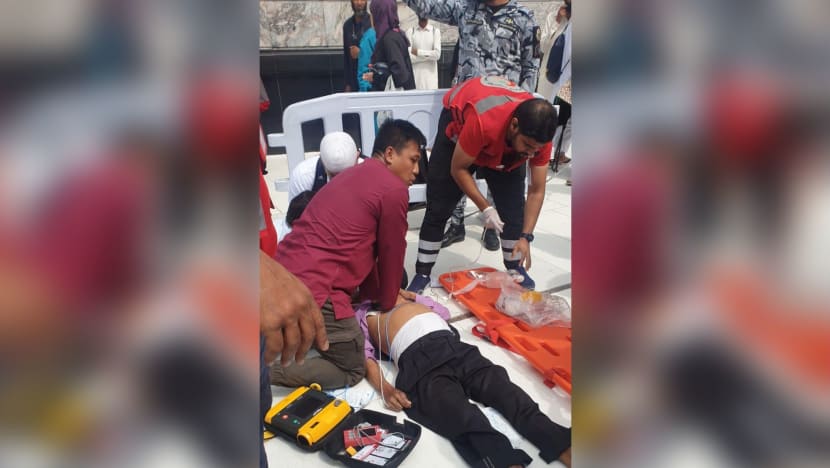 Wira SCDF bantu jemaah rebah di Masjidil Haram