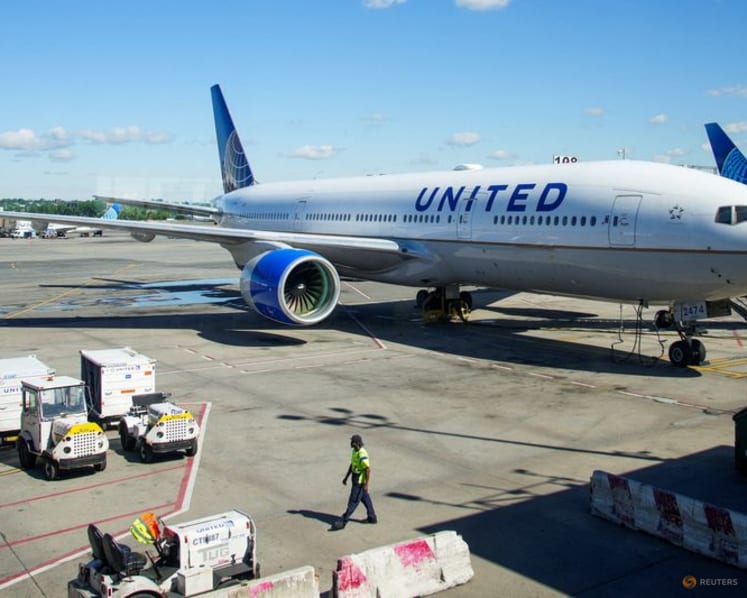 Musk's Starlink leads Bezos' Amazon as airlines rush to boost in-flight Wi-Fi