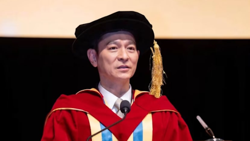  Bintang Hong Kong Andy Lau dianugerahi Ijazah Kehormat Doktor Persuratan