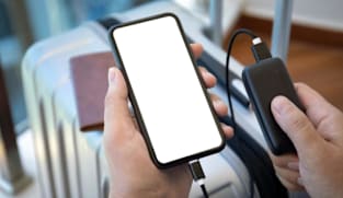 Bawa power bank naik pesawat dari Singapura bakal dibatasi, ini aturannya