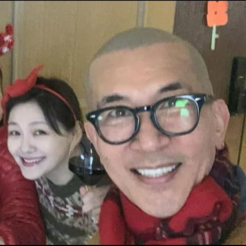 神秘人物守护大S墓地，S妈心疼发声，风雨无阻！
