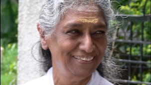 பிரபல பின்னணிப் பாடகி எஸ். ஜானகி காலமானார்