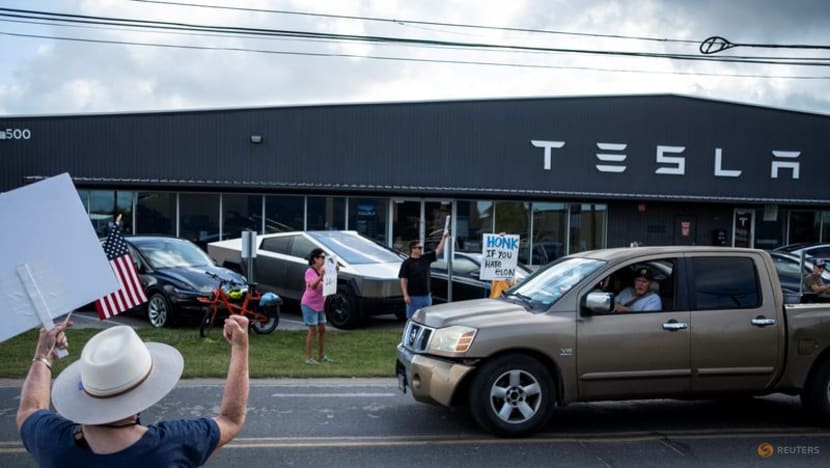 Tesla tiptoes into long-promised robotaxi service Tesla tiptoes into long-promised robotaxi service