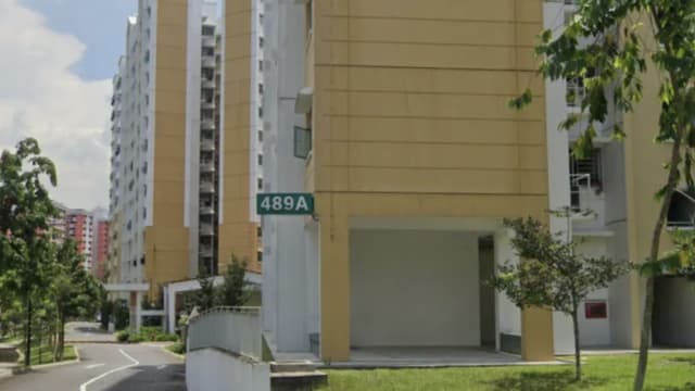 蔡厝港一组屋单位外失火 约50人紧急疏散