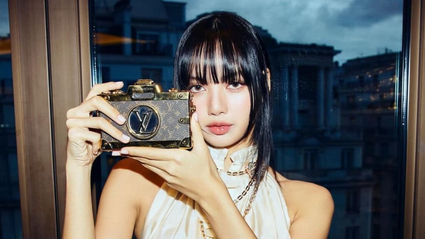 Lisa Blackpink resmi jadi brand ambassador Louis Vuitton Lisa Blackpink resmi jadi brand ambassador Louis Vuitton