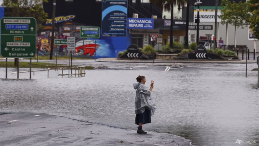 Floods hit eastern Australia, 200,000 properties blacked out Floods hit eastern Australia, 200,000 properties blacked out