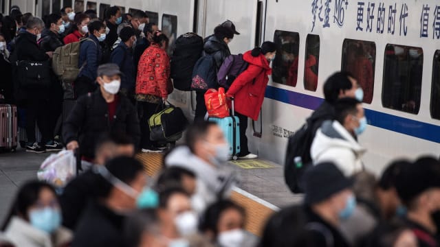中国春运首日客流量同比增长近39%