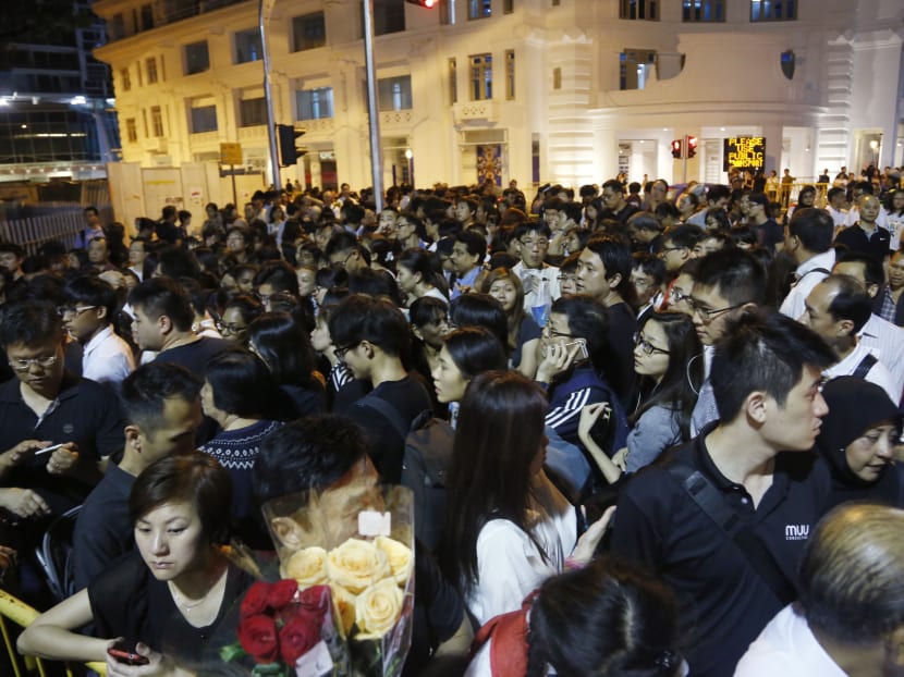 A crowd at the Stamford Road and North Bridge Road Junction gathered after they were turned away from the Padang. Photo: Raj Nadarajan