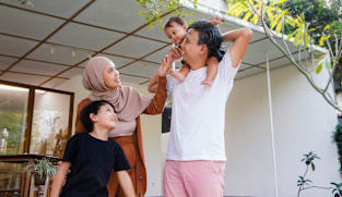 Harvard ungkap rahasia orang Indonesia paling bahagia, meski bukan negara kaya