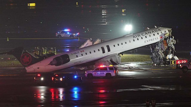 加航快运飞机撞地面车辆 纽约拉瓜迪亚机场紧急关闭