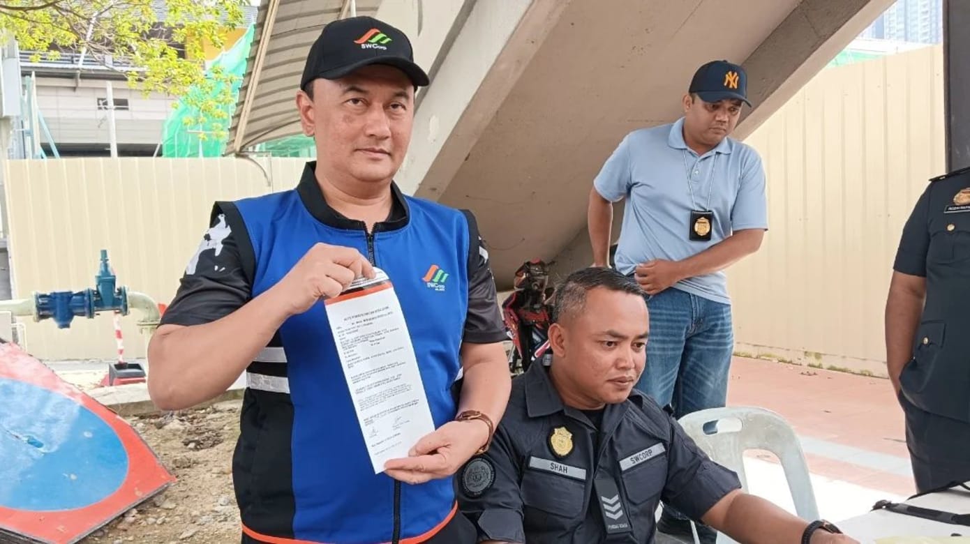 马国首例乱丢垃圾被控案 其中一人是清洁工