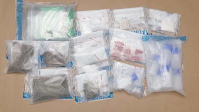 肃毒局展开执法行动 逮捕六名年轻男女