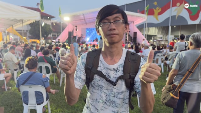 难忘和父母赶场回忆 货仓助理用数月薪水办歌台