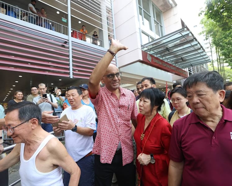 PE 2023: Supporters greet President-elect Tharman on victory parade with cheers, handshakes and pineapples