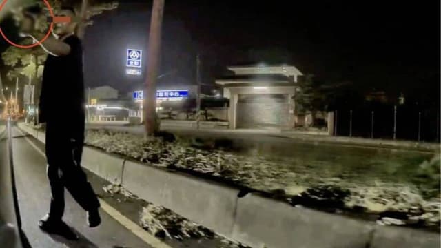 台湾男子不满被对方超车 下车亮枪状物恐吓后被捕