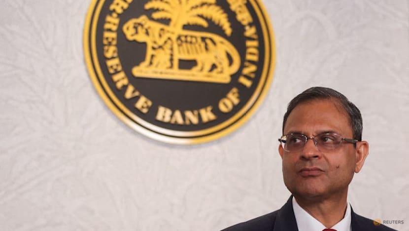 Indian central bank keeps key policy rate on hold, despite falling currency