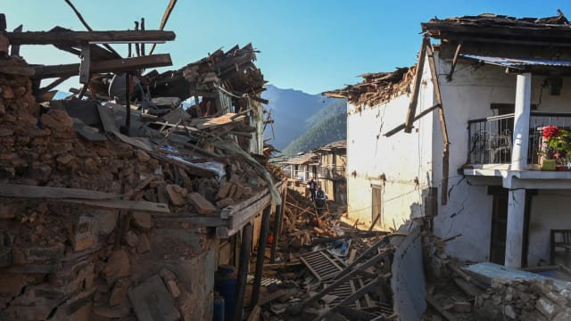 尼泊尔地震死亡人数攀升到150多人 