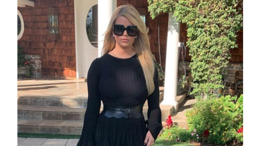 Jessica Simpson loses 100lbs in 6 months