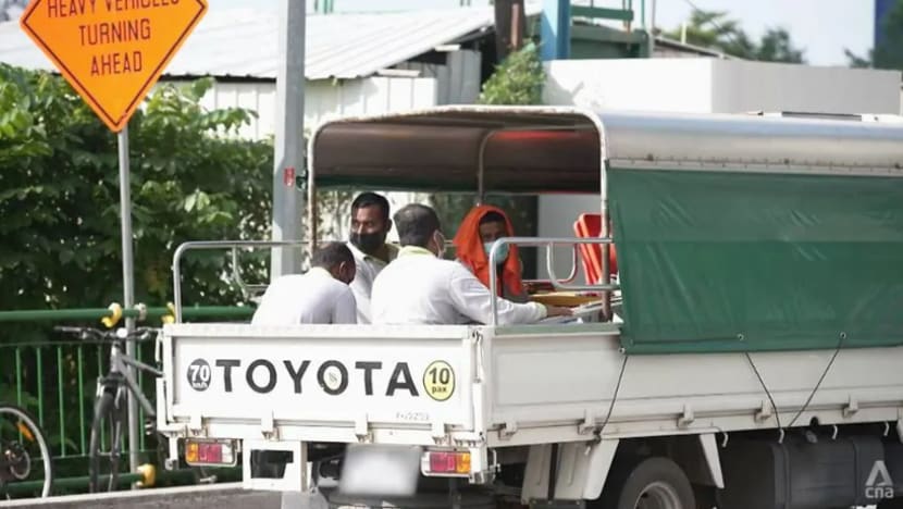 23 pesalah ditangkap bawa pekerja naiki lori tanpa bumbung, perlindungan sewajarnya dalam separuh pertama 2021