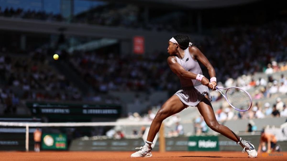 Gauff powers past Townsend to begin Paris title defence