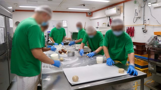黄丝带烘焙坊推出“传承与希望”月饼 狱囚参与构思和制作