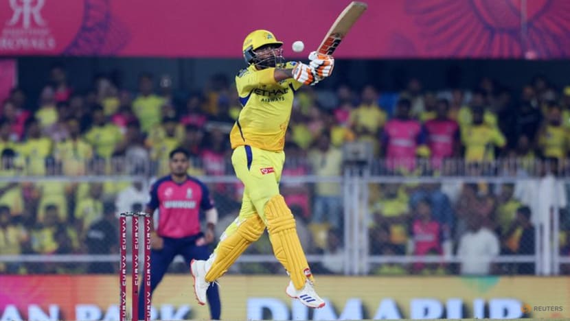 Chennai coach Fleming says Dhoni faces balancing act with batting position