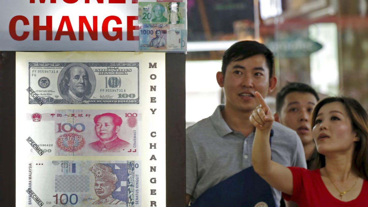 Ringgit hits record low of 3.0771 against Sing dollar - TODAY