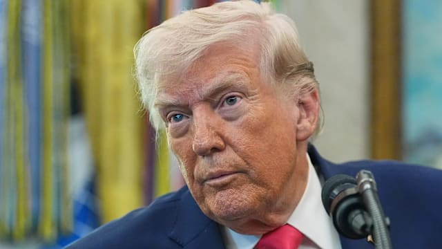 特朗普坚称美伊正进行谈判 并指伊朗赠送厚礼