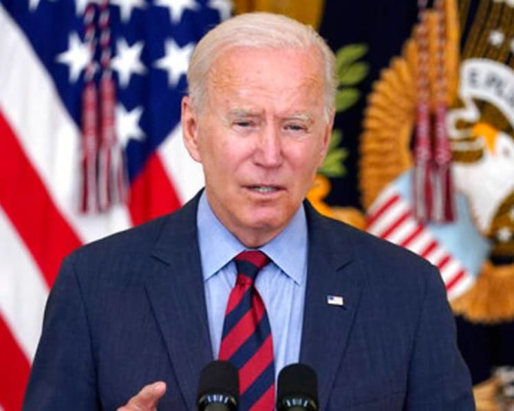 Biden chides Republican governors who resist COVID-19 vaccine rules