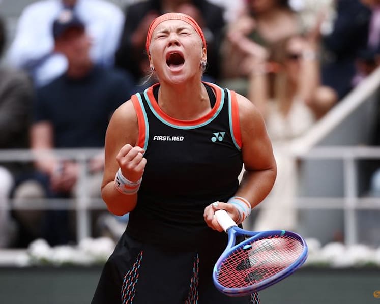 Shnaider takes lessons from Sabalenka's Paris struggles to reach semis