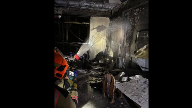 红山组屋凌晨起火 四人送院 约50人疏散
